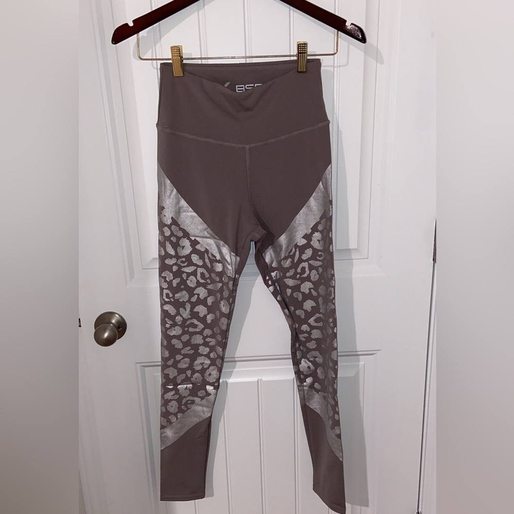 Women’s leopard leggings